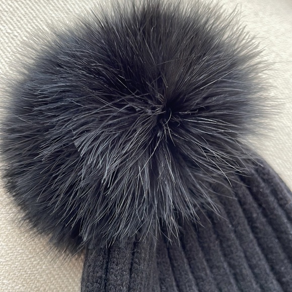 🦃 TURKEY FEATHER POM TOQUE - Picture 2 of 8
